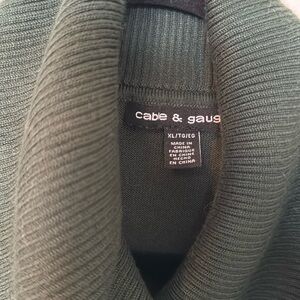 Pretty Cable & Gauge sweater -forest green